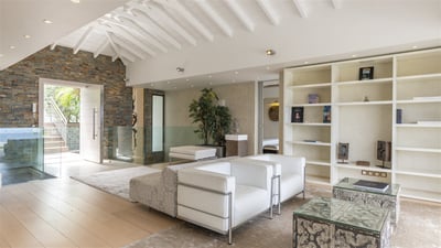 Luxury Villa Photo #13