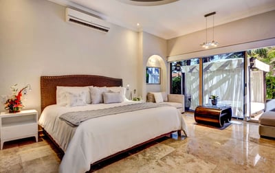 Luxury Villa Photo #15