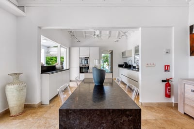 Luxury Villa Photo #13