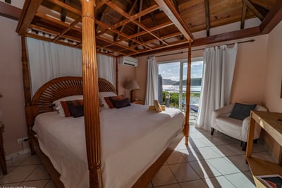 Luxury Villa Photo #15