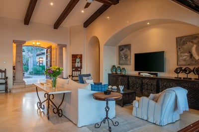 Luxury Villa Photo #18