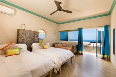 Luxury Villa Photo #16