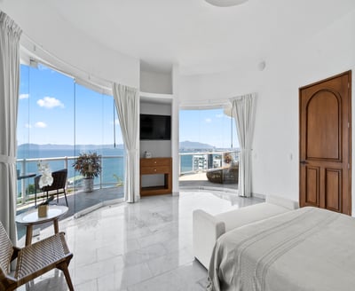 Luxury Villa Photo #75