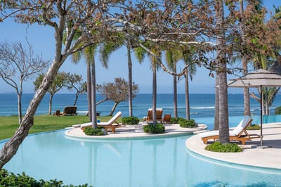 Luxury Villa Photo #6