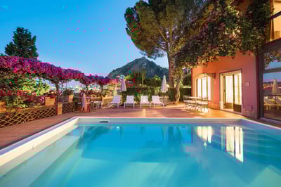 Luxury Villa Photo #3