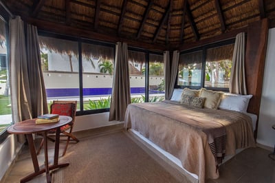 Luxury Villa Photo #32