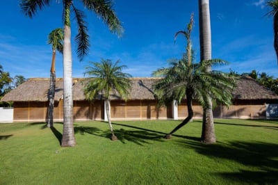 Luxury Villa Photo #17