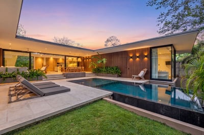 Luxury Villa Photo #4