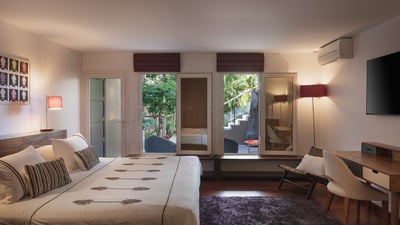 Bedroom 3: On a lower level. King size bed, air-conditioning, ceiling fan, HD-TV, Apple TV, Dish Net