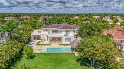 Luxury Villa Photo #3