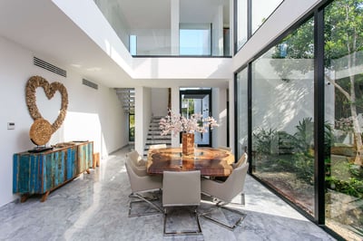 Luxury Villa Photo #15