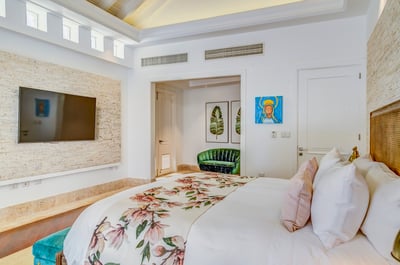 Luxury Villa Photo #37