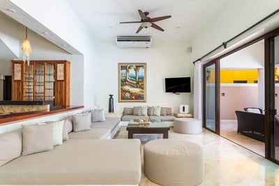 Luxury Villa Photo #22