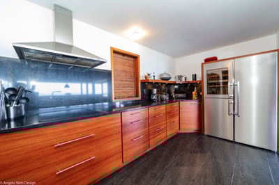 Dining Area & Kitchen