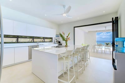 Luxury Villa Photo #15