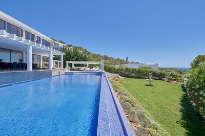 Luxury Villa Photo #6