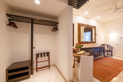 Luxury Villa Photo #34