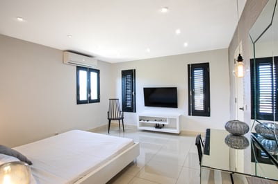 Luxury Villa Photo #18