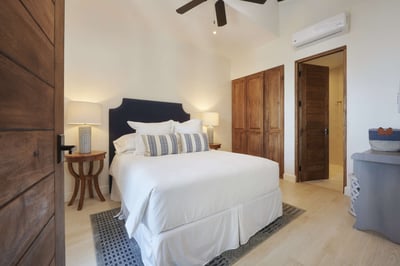 Luxury Villa Photo #33