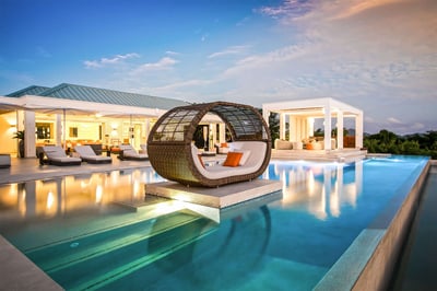 Luxury Villa Photo #3