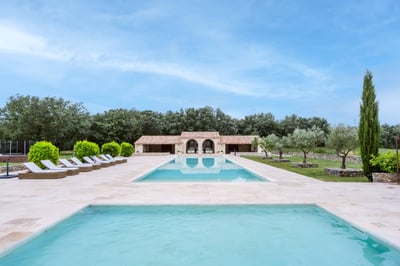 Luxury Villa Photo #4