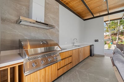 Main House Outdoor BBQ Area – 1st Floor