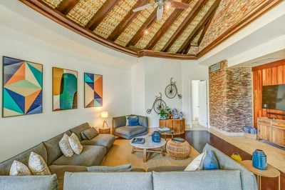 Luxury Villa Photo #15