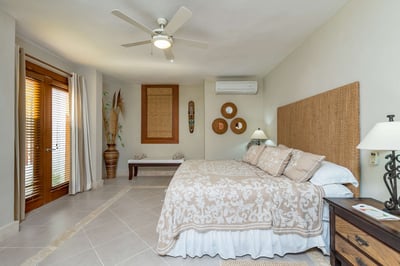 Luxury Villa Photo #33
