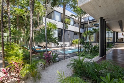 Luxury Villa Photo #4