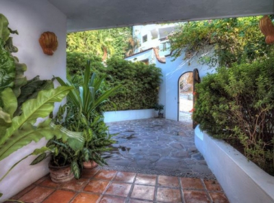 Luxury Villa Photo #2