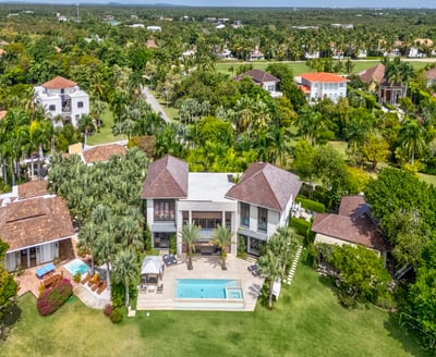 Luxury Villa Photo #4