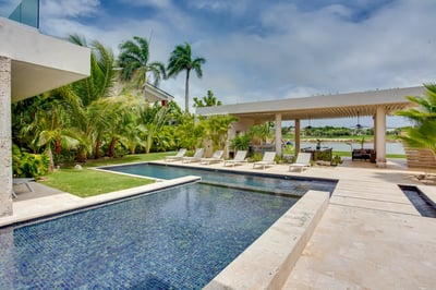 Luxury Villa Photo #2