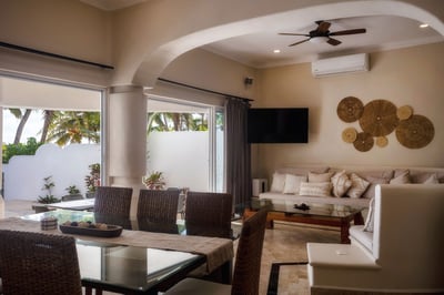 Luxury Villa Photo #18