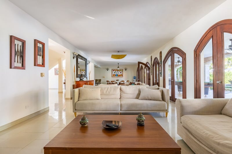 Colonial Beach Villa