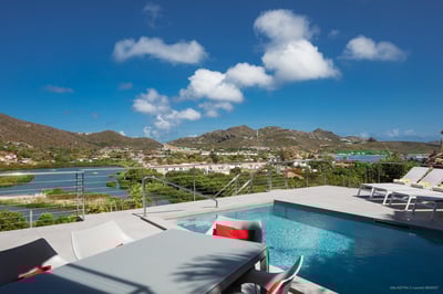 Luxury Villa Photo #4
