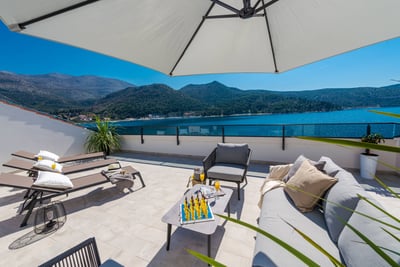Luxury Villa Photo #22