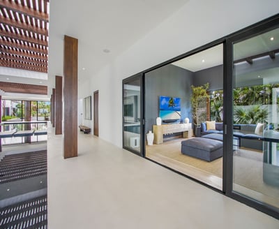 Luxury Villa Photo #26