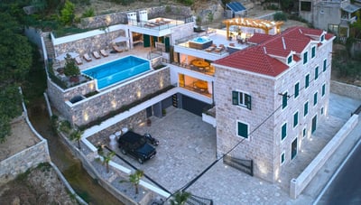 Luxury Villa Photo #2