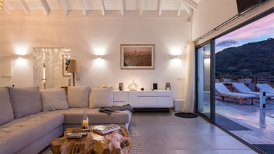 Luxury Villa Photo #17