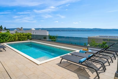 Luxury Villa Photo #8