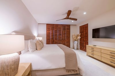 Luxury Villa Photo #26