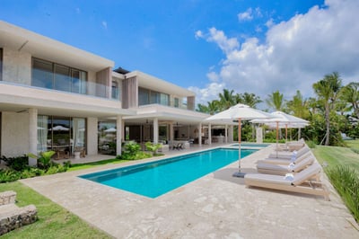 Luxury Villa Photo #4