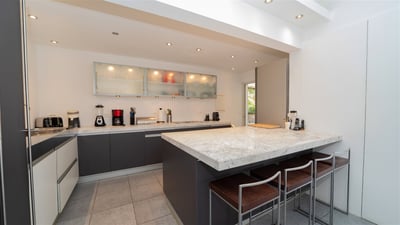 Kitchen & Dining Area