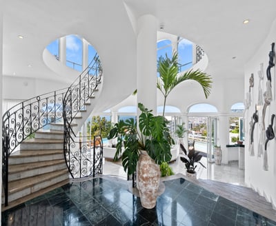 Luxury Villa Photo #17