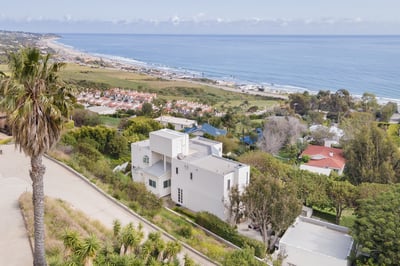 Luxury Villa Photo #3