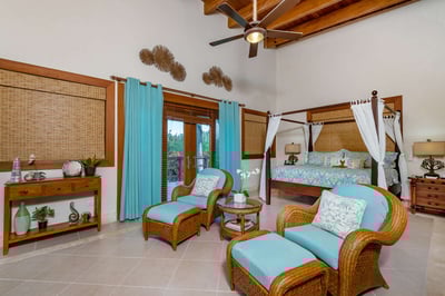 Luxury Villa Photo #32