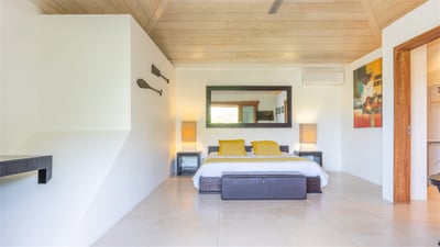 Bedroom 1: Air conditioning, king size bed, HD-TV, Dish Network, Apple TV. En-suite bathroom with sh