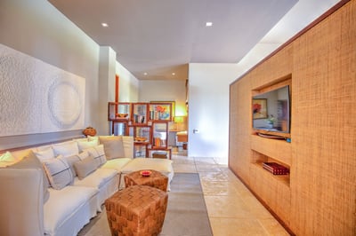 Luxury Villa Photo #14