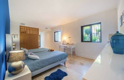 Luxury Villa Photo #20