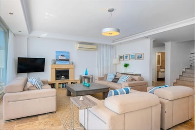 Luxury Villa Photo #13